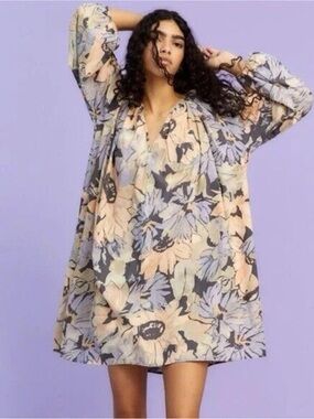 H&M Floral Dress in Pastel Peach and Lavender. Oversized M. VGUC.